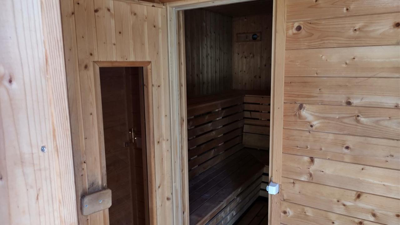 Grosse Wohnung / Haushaelfte In Peetzig Am See Angermunde Exteriér fotografie