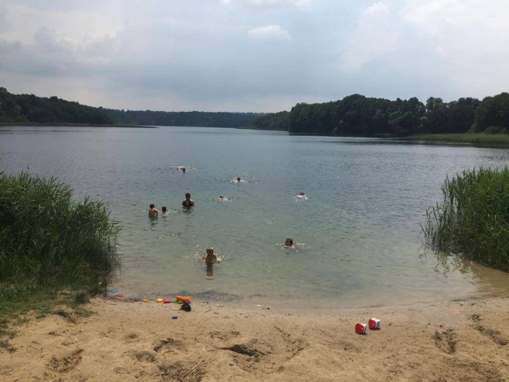 Grosse Wohnung / Haushaelfte In Peetzig Am See Angermunde Exteriér fotografie